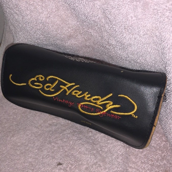 Vintage Ed Hardy Catcher Sunglasses with leather Case, wipe and booklet - Picture 4 of 5